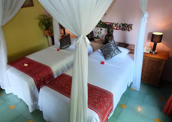 Puri Taman Sari 3*