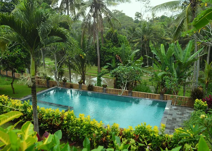 リゾート Puri Taman Sari