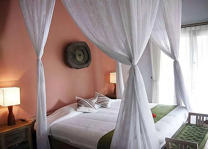 Puri Taman Sari 3*