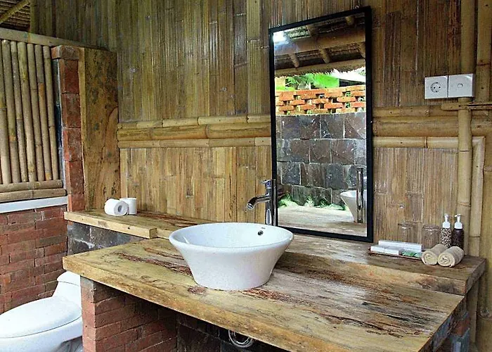 リゾート Puri Taman Sari 3*