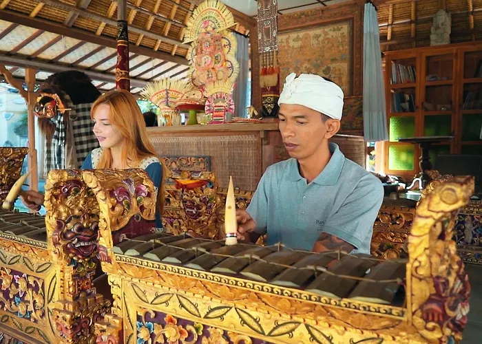 リゾート Puri Taman Sari 3*